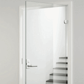 Glasdörrar med vita beslag