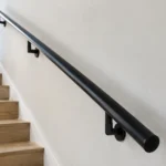Installera svart handledarrör inomhus rätt